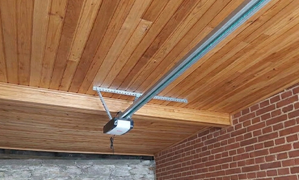 Křídlová garážová vrata - automatizace