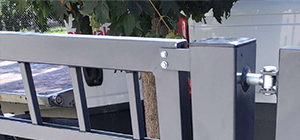 Nesedná brána pro rodinné domy lakování